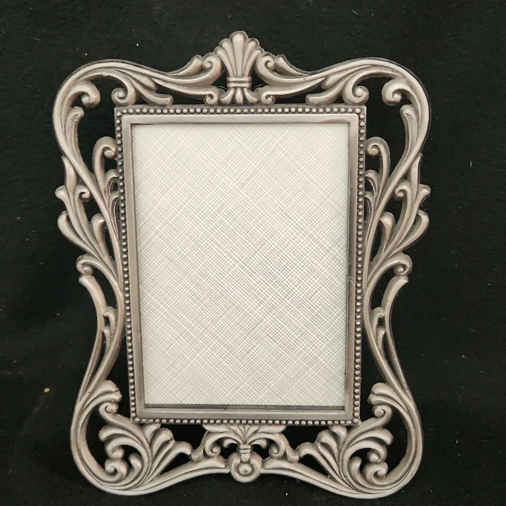 Elegant Silver Ornate Photo Frame